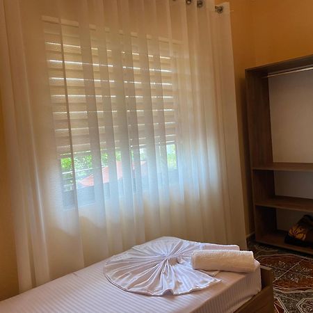 The Hideaway Guesthouse Bahçallëk المظهر الخارجي الصورة