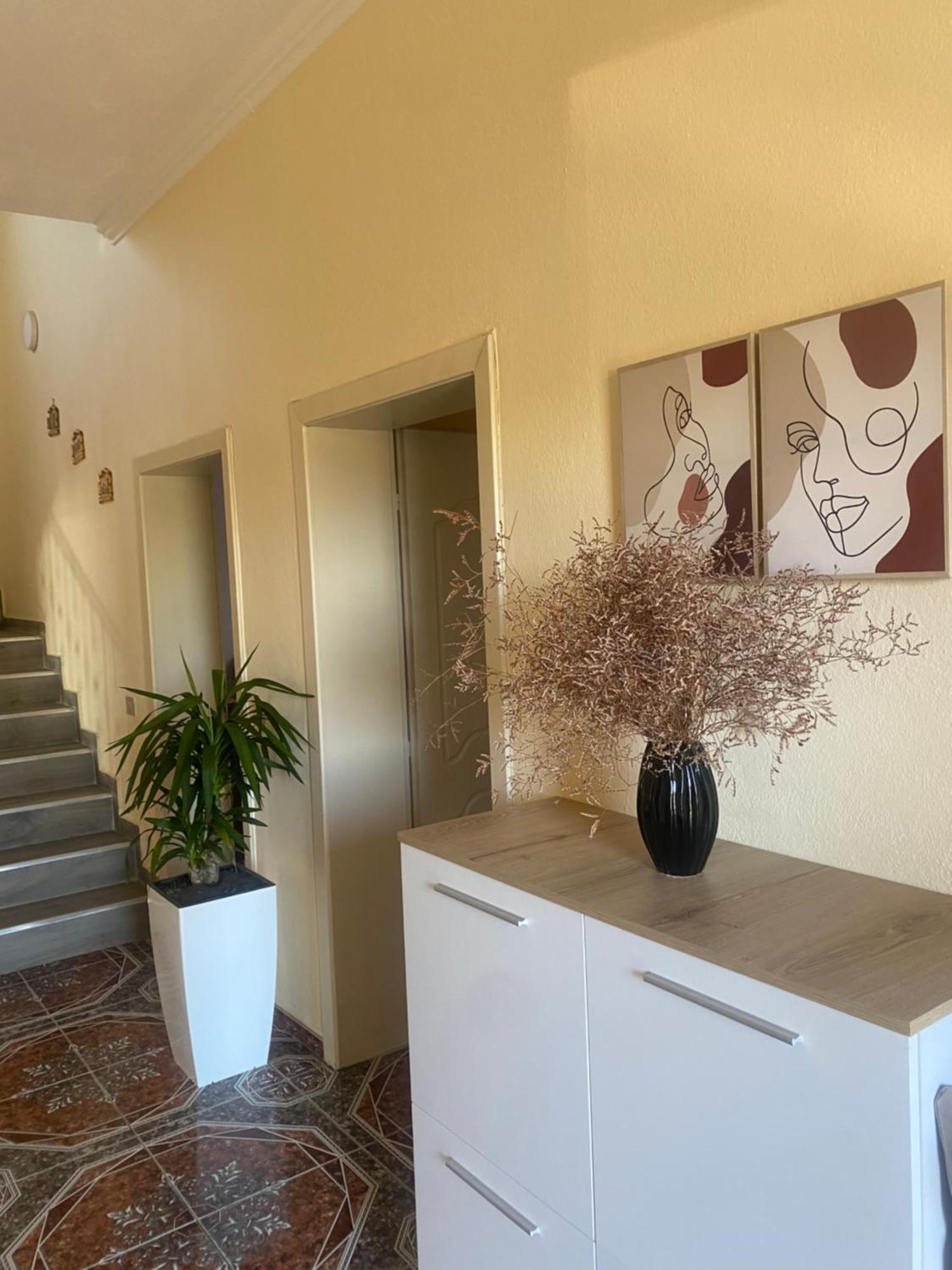 The Hideaway Guesthouse Bahçallëk المظهر الخارجي الصورة